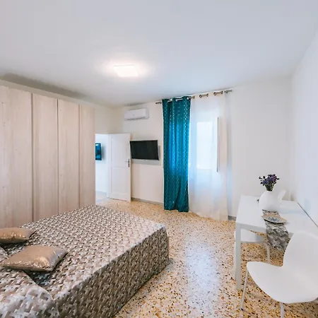 Eliolite House
